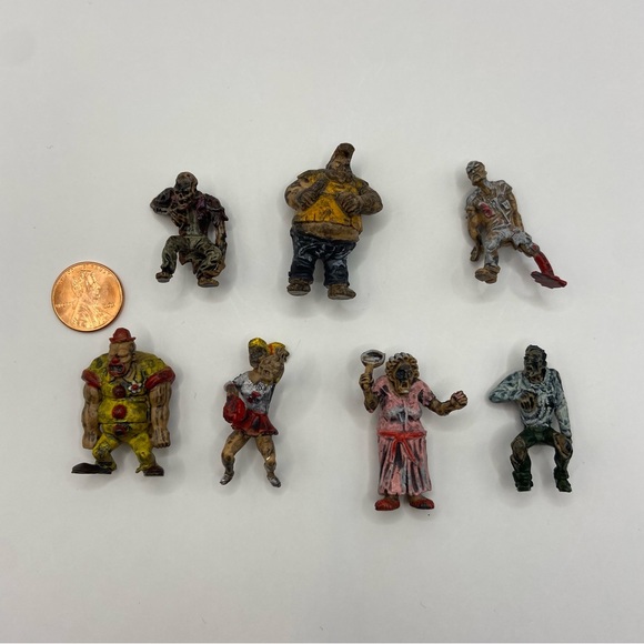 Set of 7 Miniature Zombie Figures - Picture 11 of 11